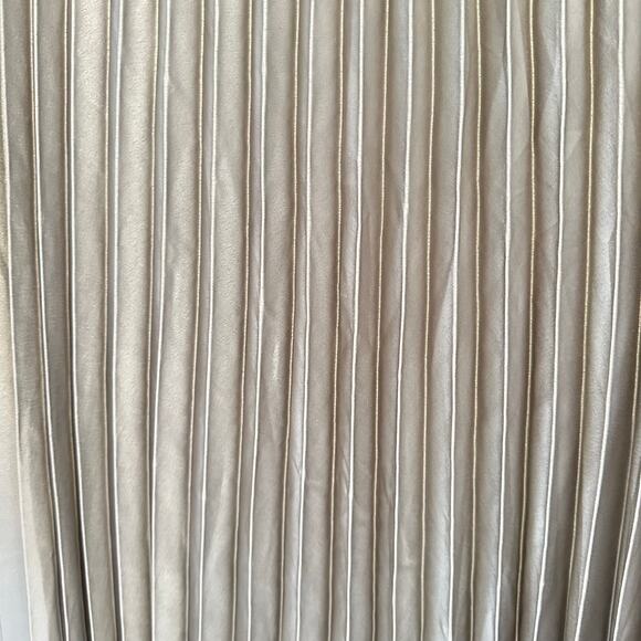 NWT Chic Metallic Silver Pleated Holiday Skirt, Size Medium - Picture 7 of 7